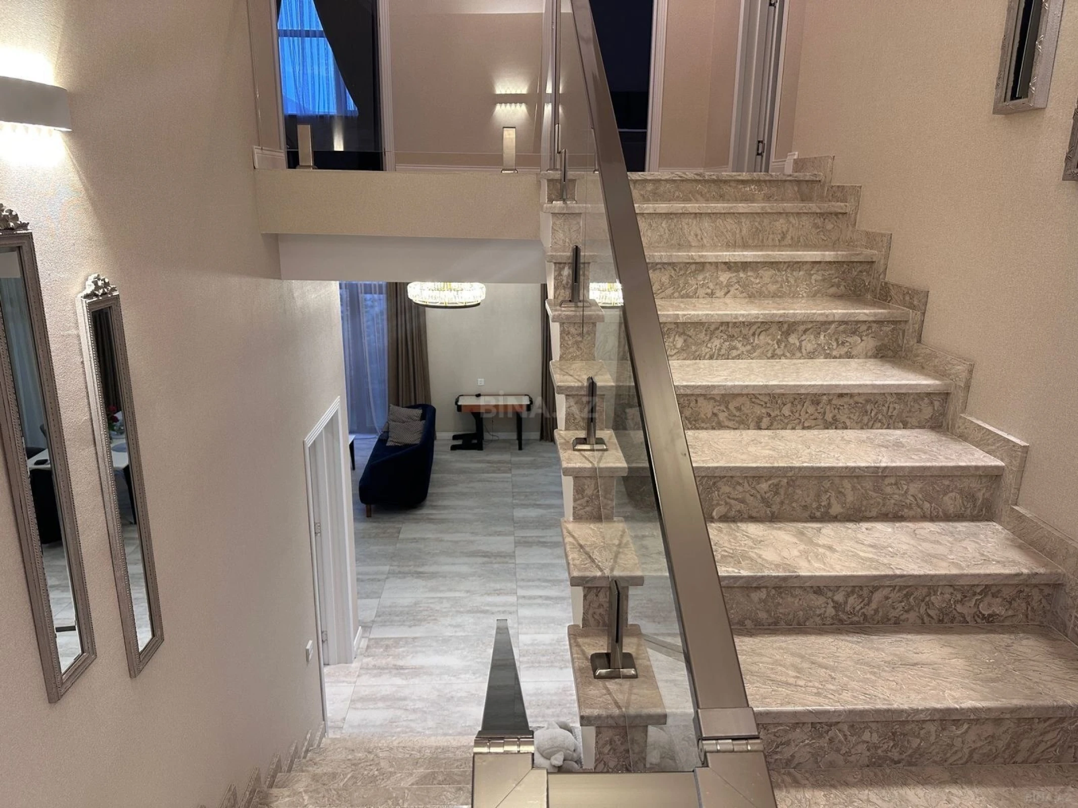 Satılır 5 otaqlı həyət evi 270 m²