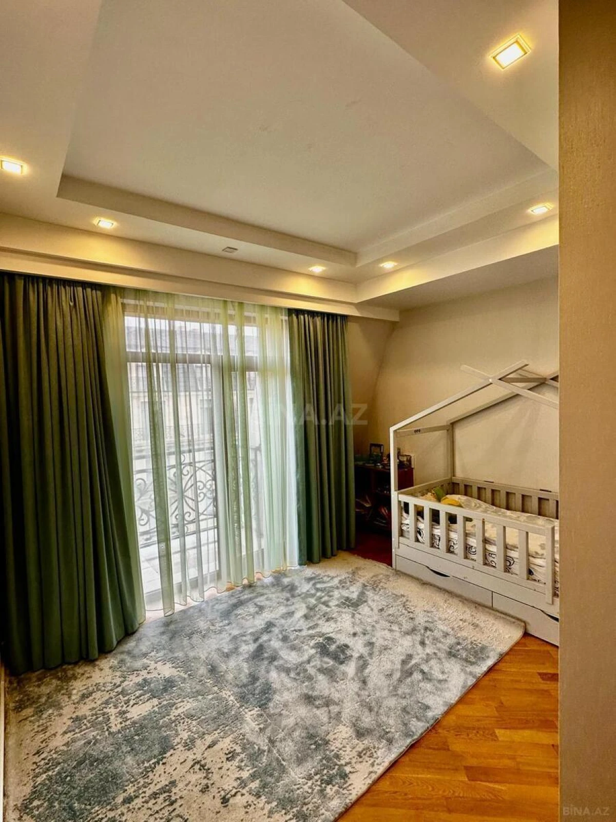 Satılır 3 otaqlı mənzil 119 m²
