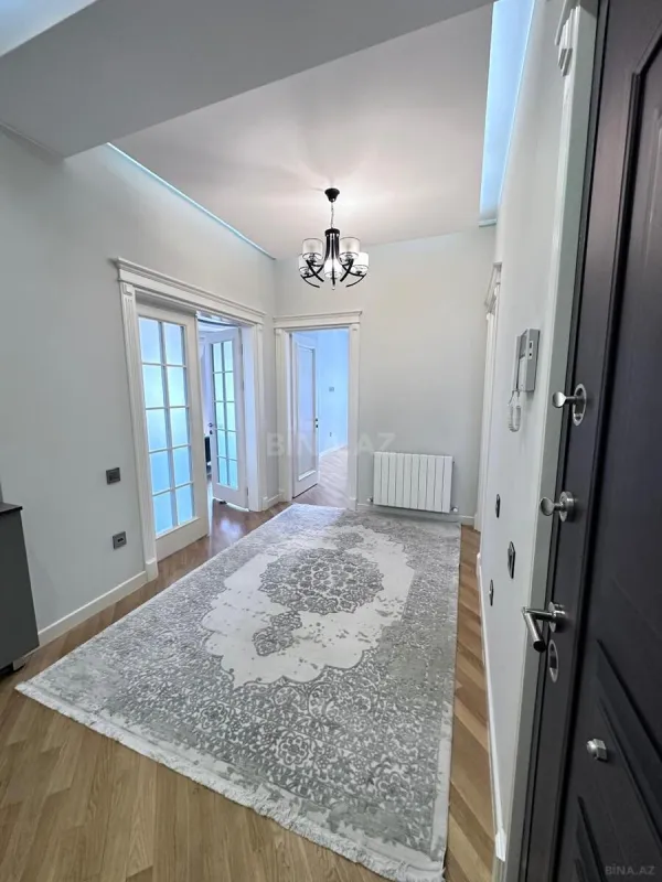 Satılır 3 otaqlı mənzil 119 m²