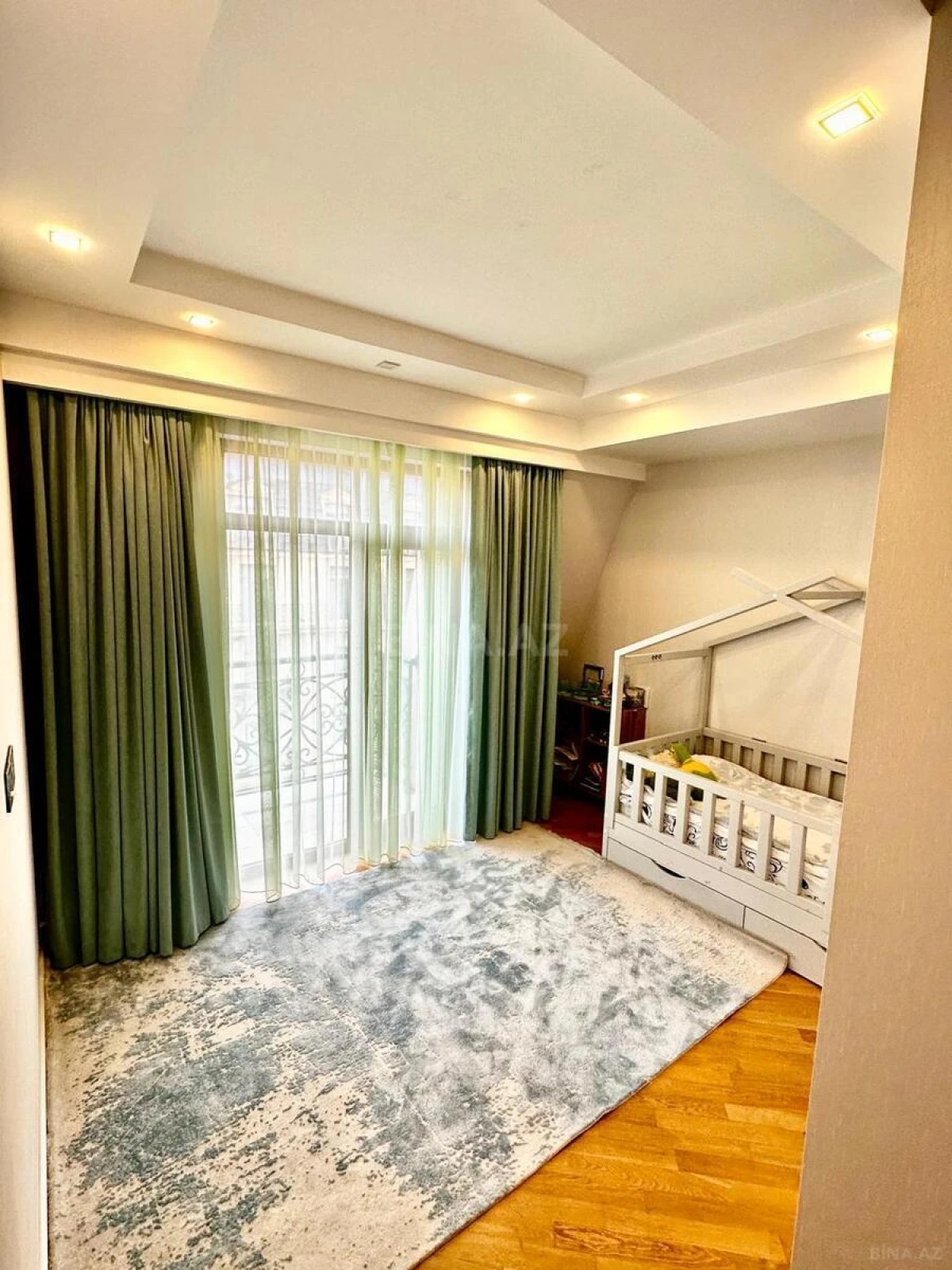 Satılır 3 otaqlı mənzil 119 m²