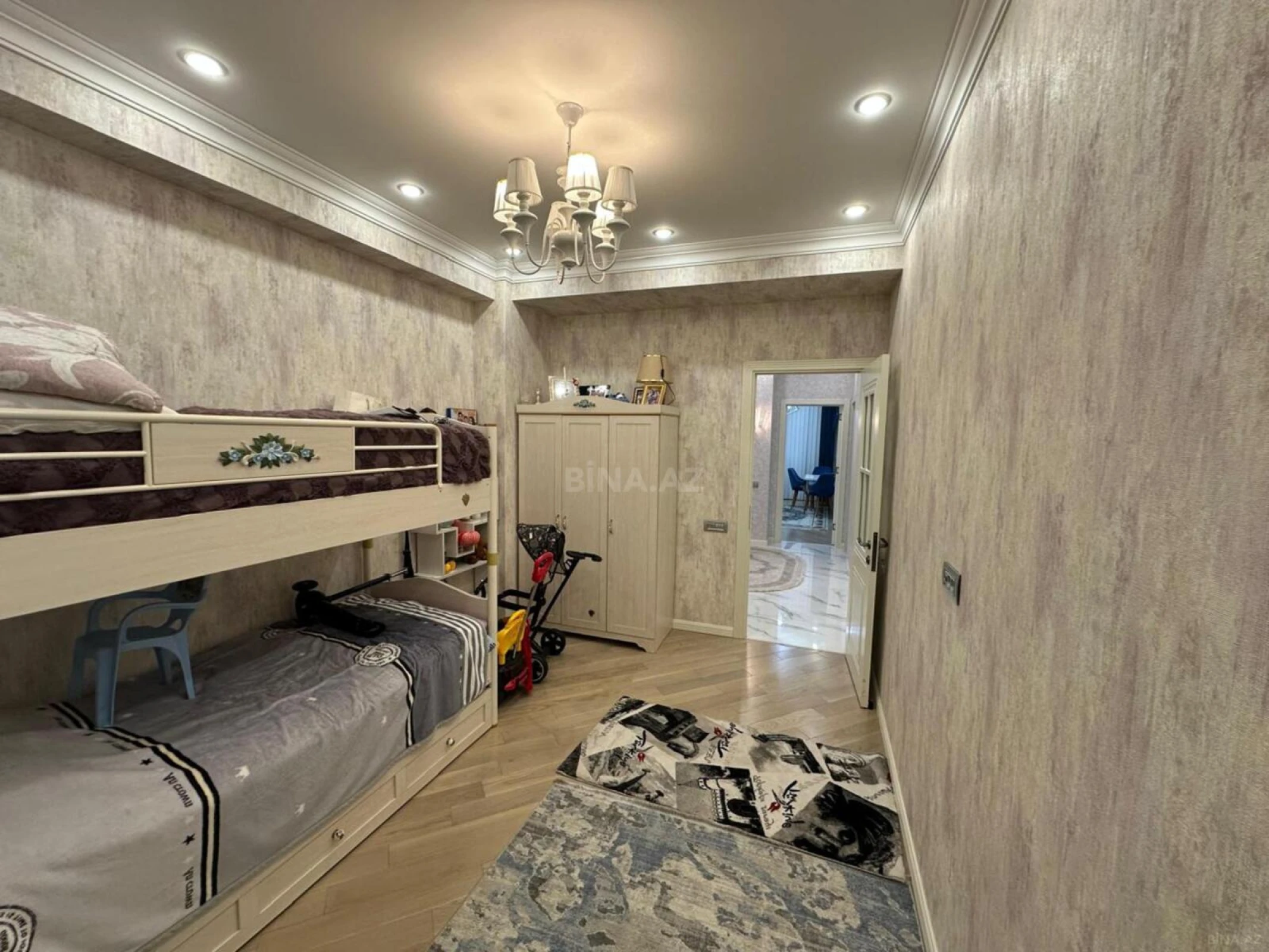 Satılır 3 otaqlı mənzil 115 m²