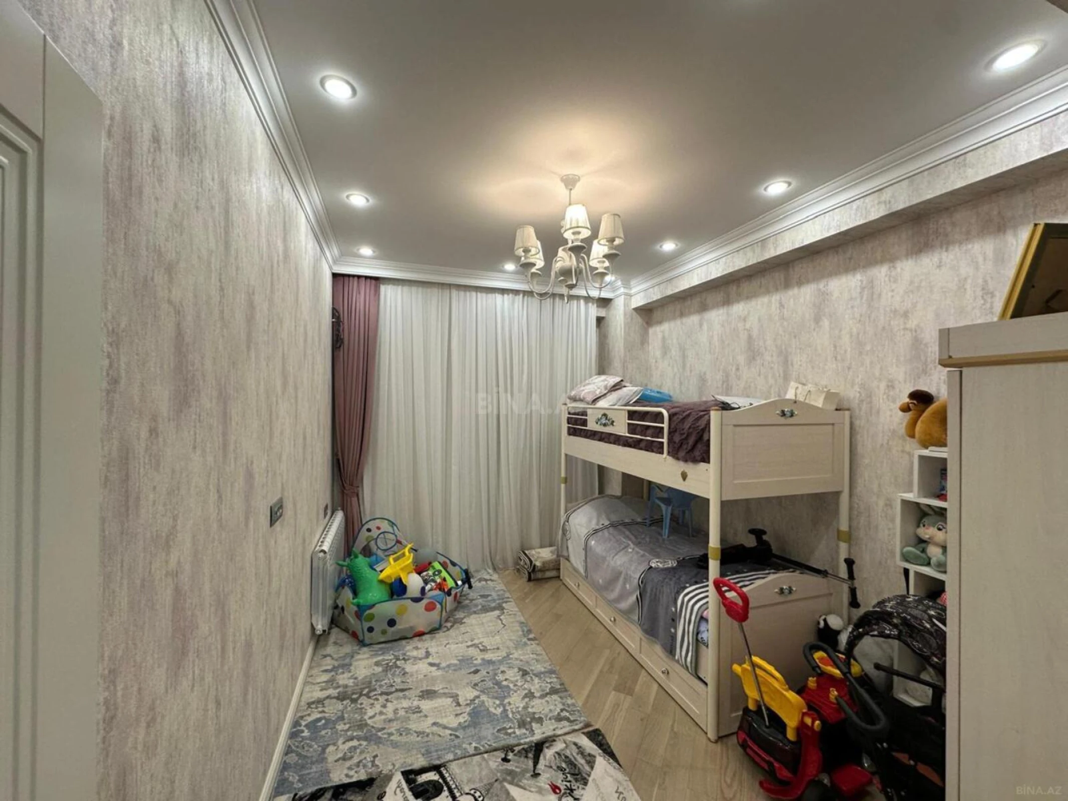 Satılır 3 otaqlı mənzil 115 m²