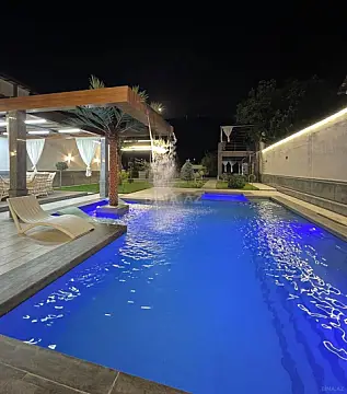 Kirayə verilir 6 otaqlı həyət evi 285 m²