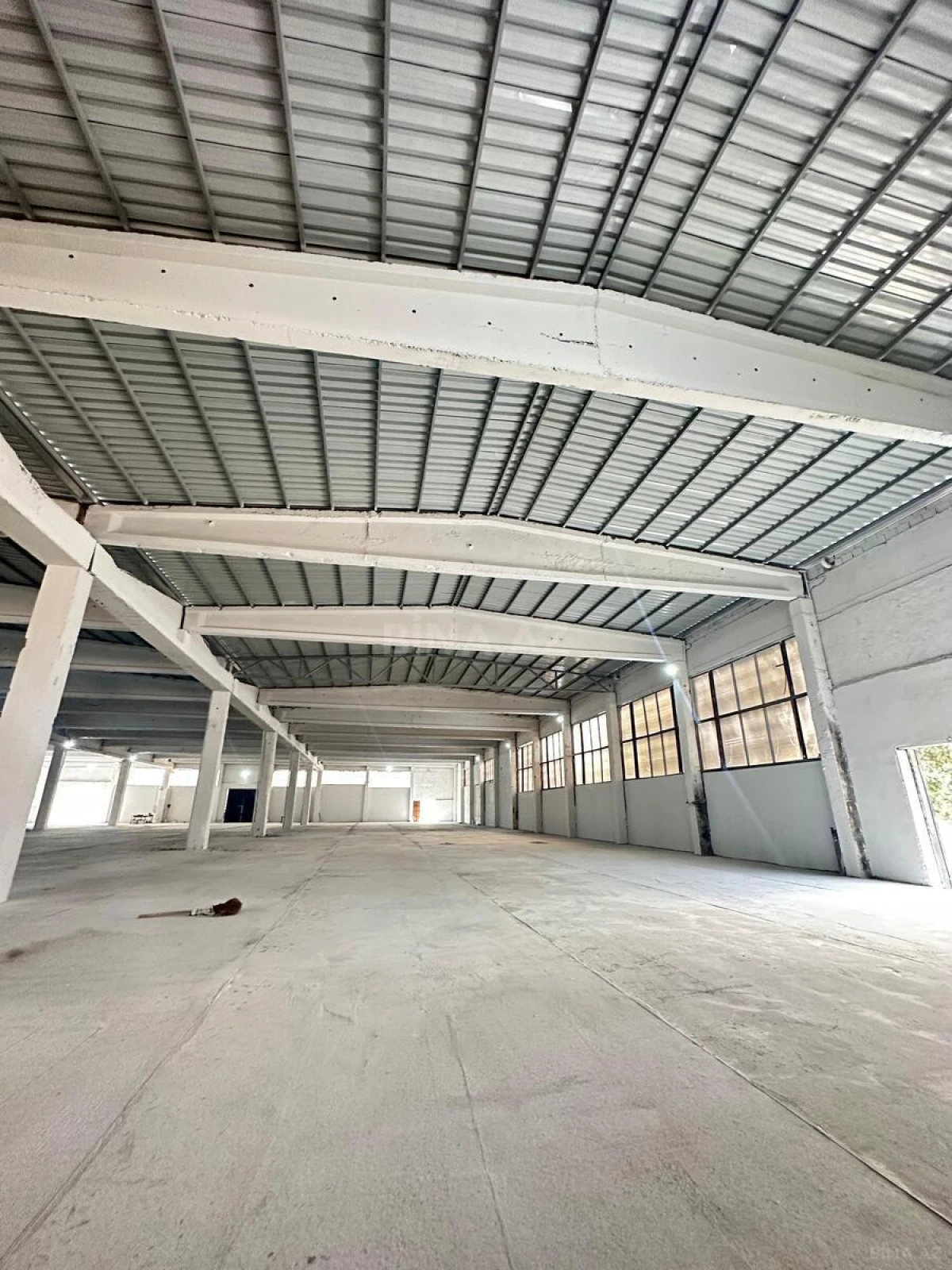 Kirayə verilir obyekt 2800 m²