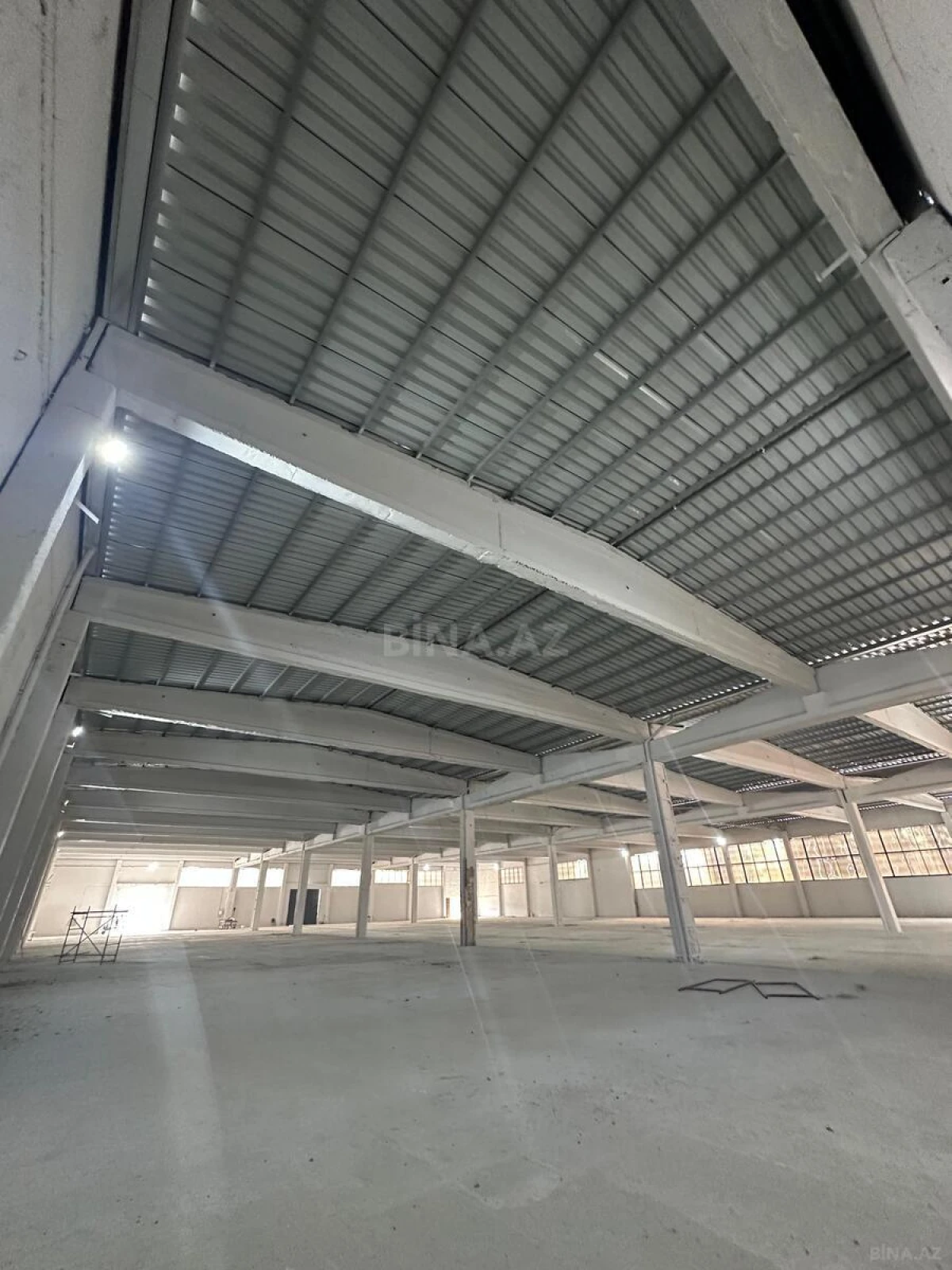 Kirayə verilir obyekt 2800 m²