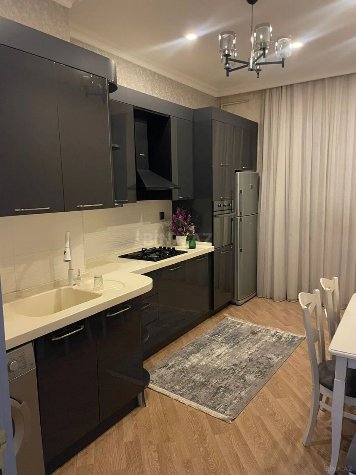 Kirayə verilir 2 otaqlı mənzil 80 m²