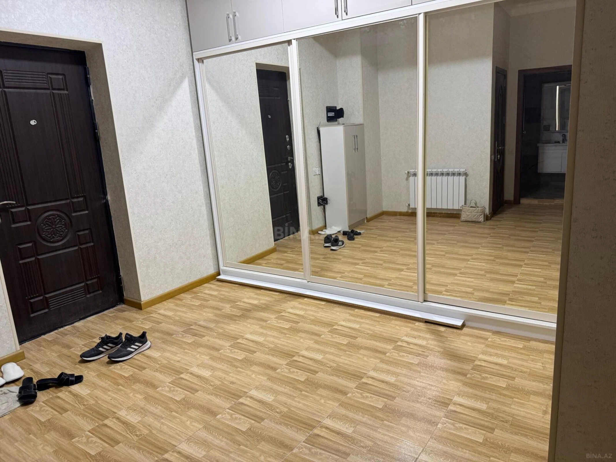 Kirayə verilir 2 otaqlı mənzil 115 m²