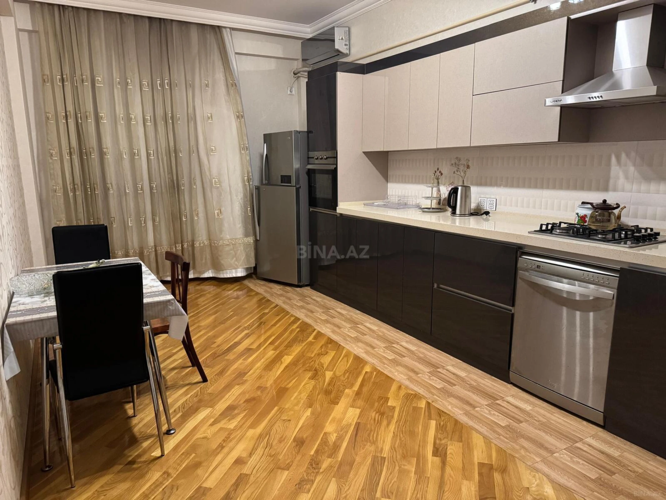 Kirayə verilir 2 otaqlı mənzil 115 m²