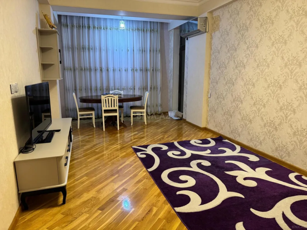 Kirayə verilir 2 otaqlı mənzil 115 m²