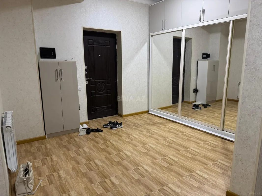 Kirayə verilir 2 otaqlı mənzil 115 m²