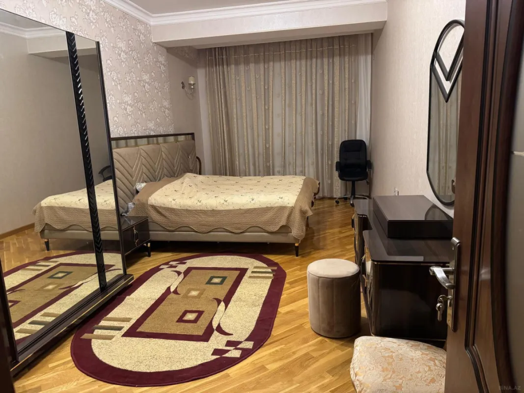 Kirayə verilir 2 otaqlı mənzil 115 m²