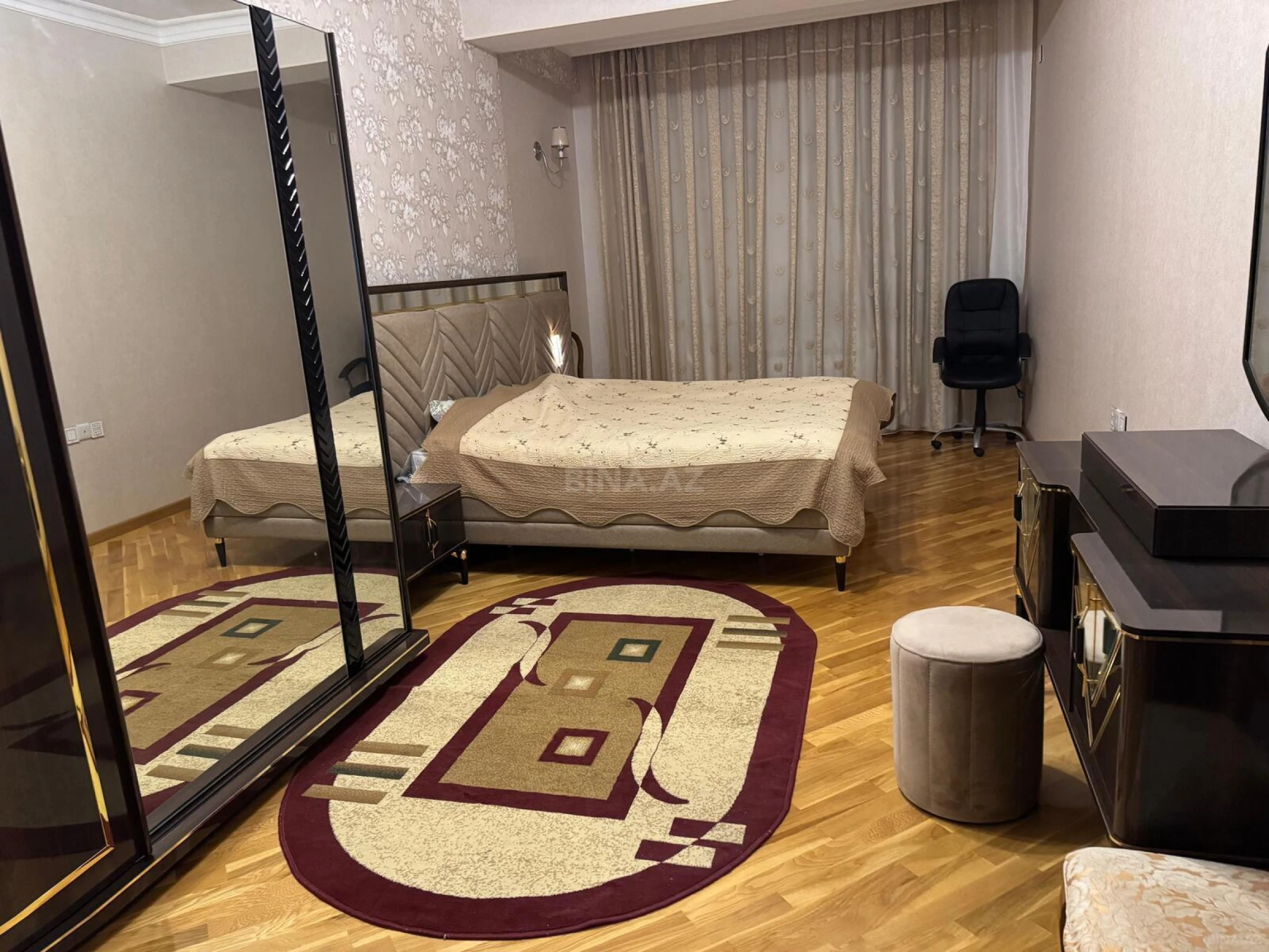Kirayə verilir 2 otaqlı mənzil 115 m²