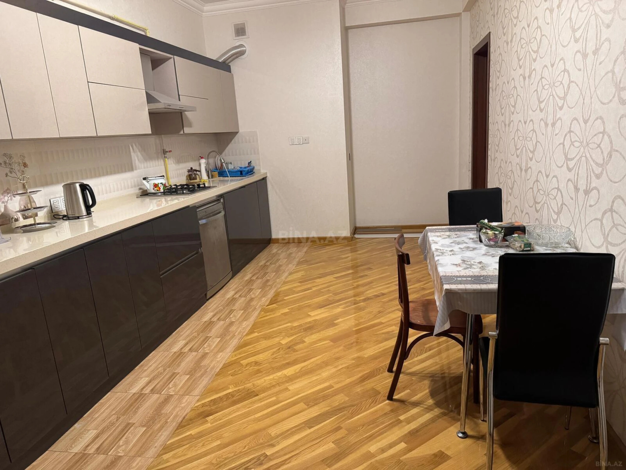 Kirayə verilir 2 otaqlı mənzil 115 m²