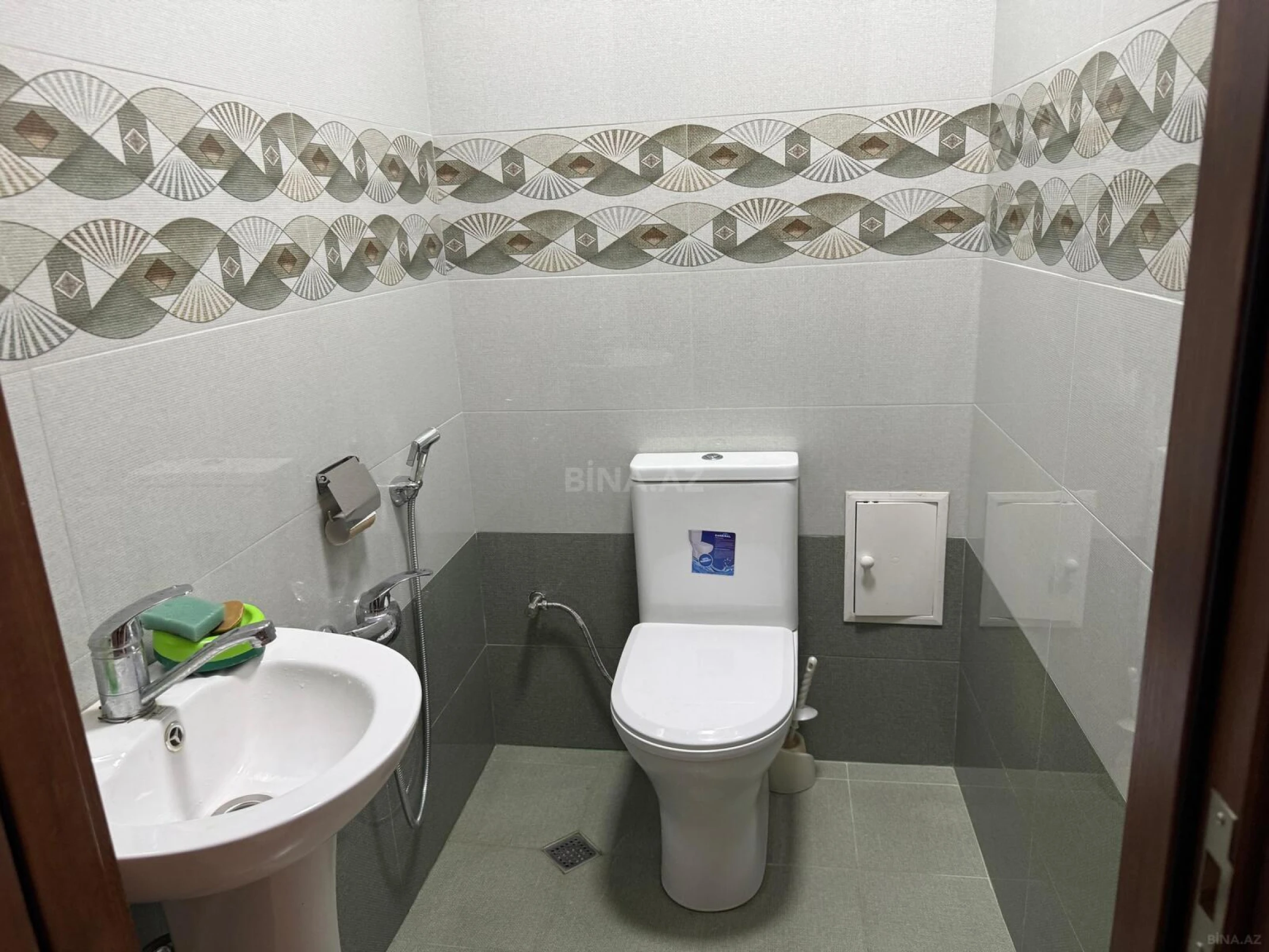 Kirayə verilir 2 otaqlı mənzil 115 m²