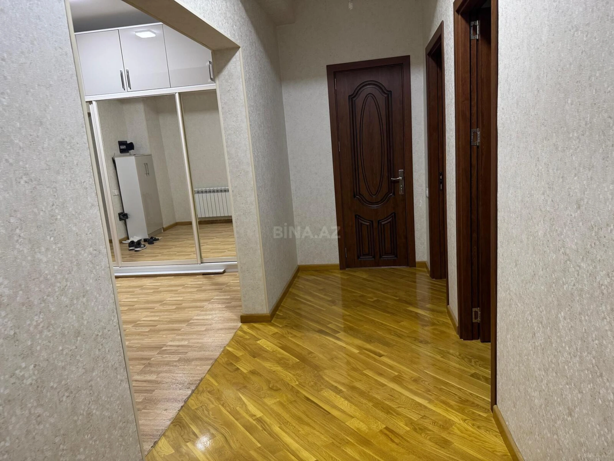 Kirayə verilir 2 otaqlı mənzil 115 m²