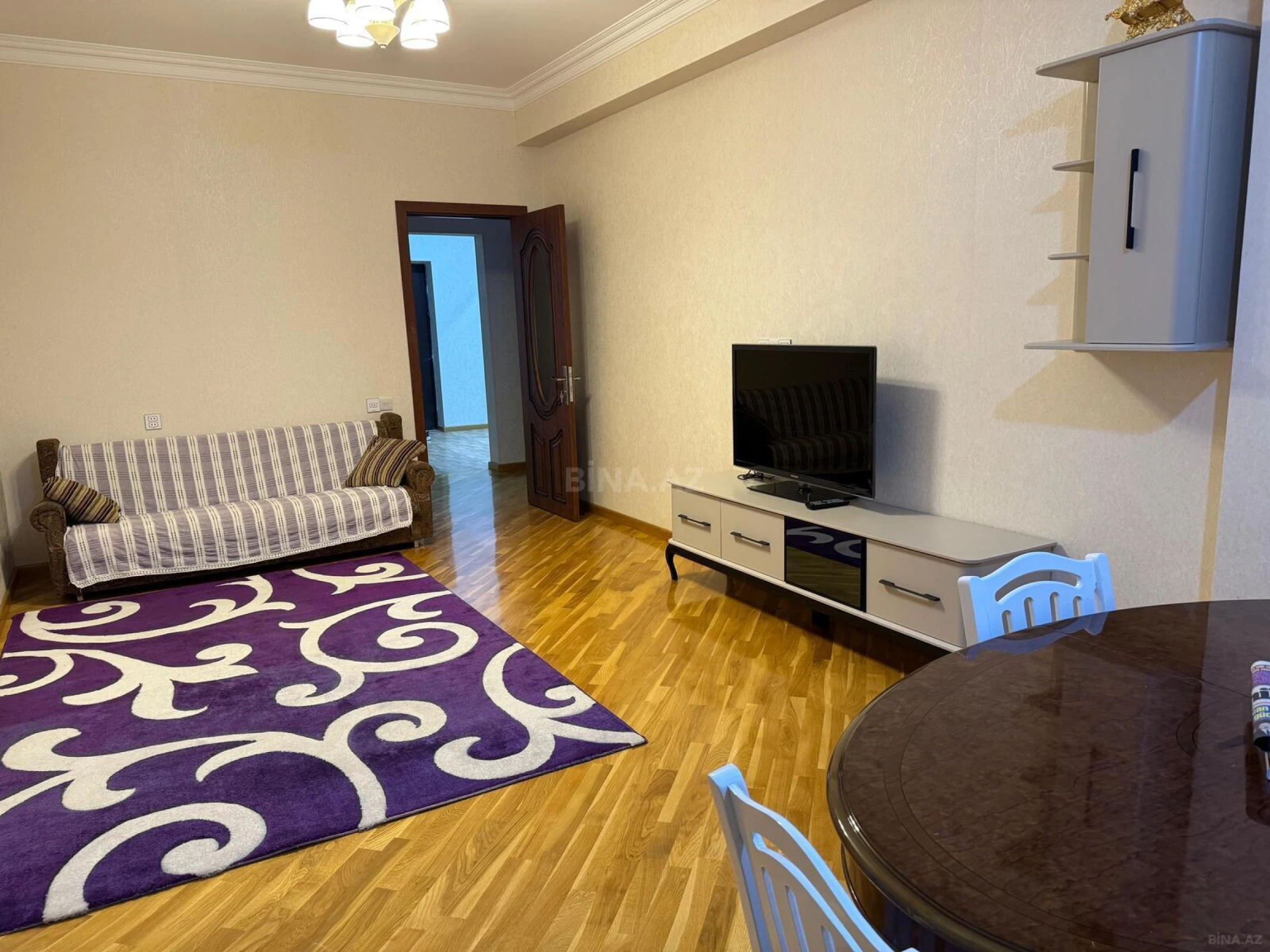 Kirayə verilir 2 otaqlı mənzil 115 m²