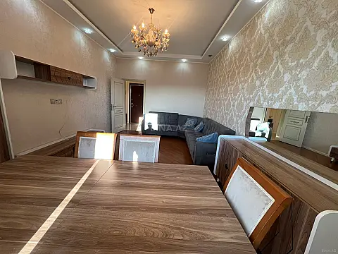 Kirayə verilir 2 otaqlı mənzil 80 m²