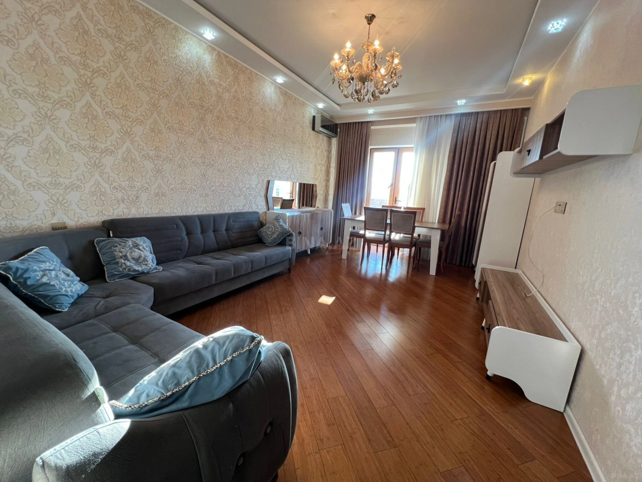 Kirayə verilir 2 otaqlı mənzil 80 m²