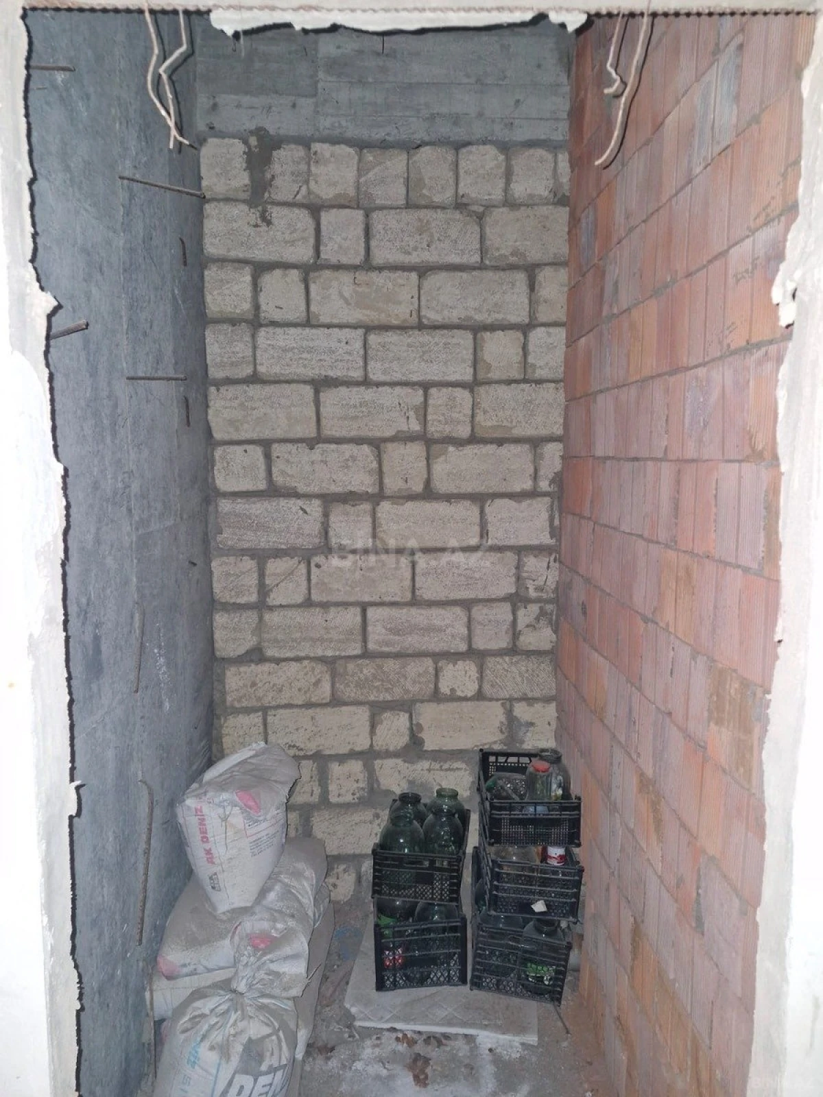 Satılır 4 otaqlı mənzil 140 m²