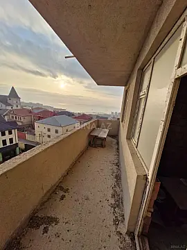 Satılır 4 otaqlı mənzil 140 m²