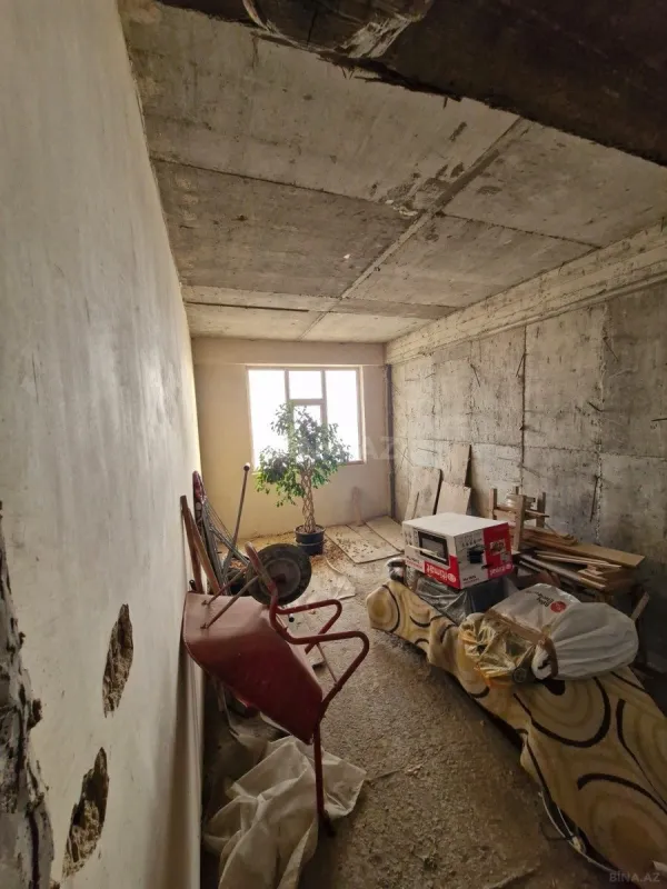 Satılır 4 otaqlı mənzil 140 m²