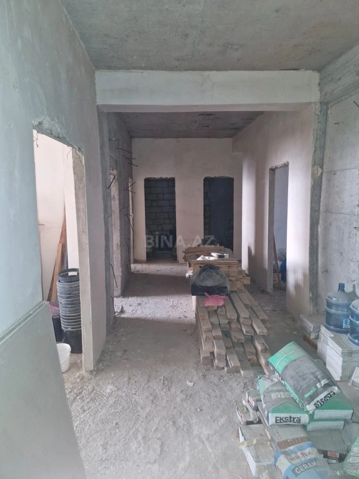 Satılır 4 otaqlı mənzil 140 m²