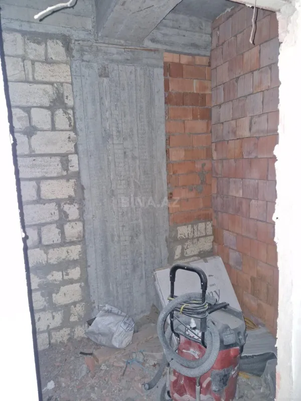 Satılır 4 otaqlı mənzil 140 m²
