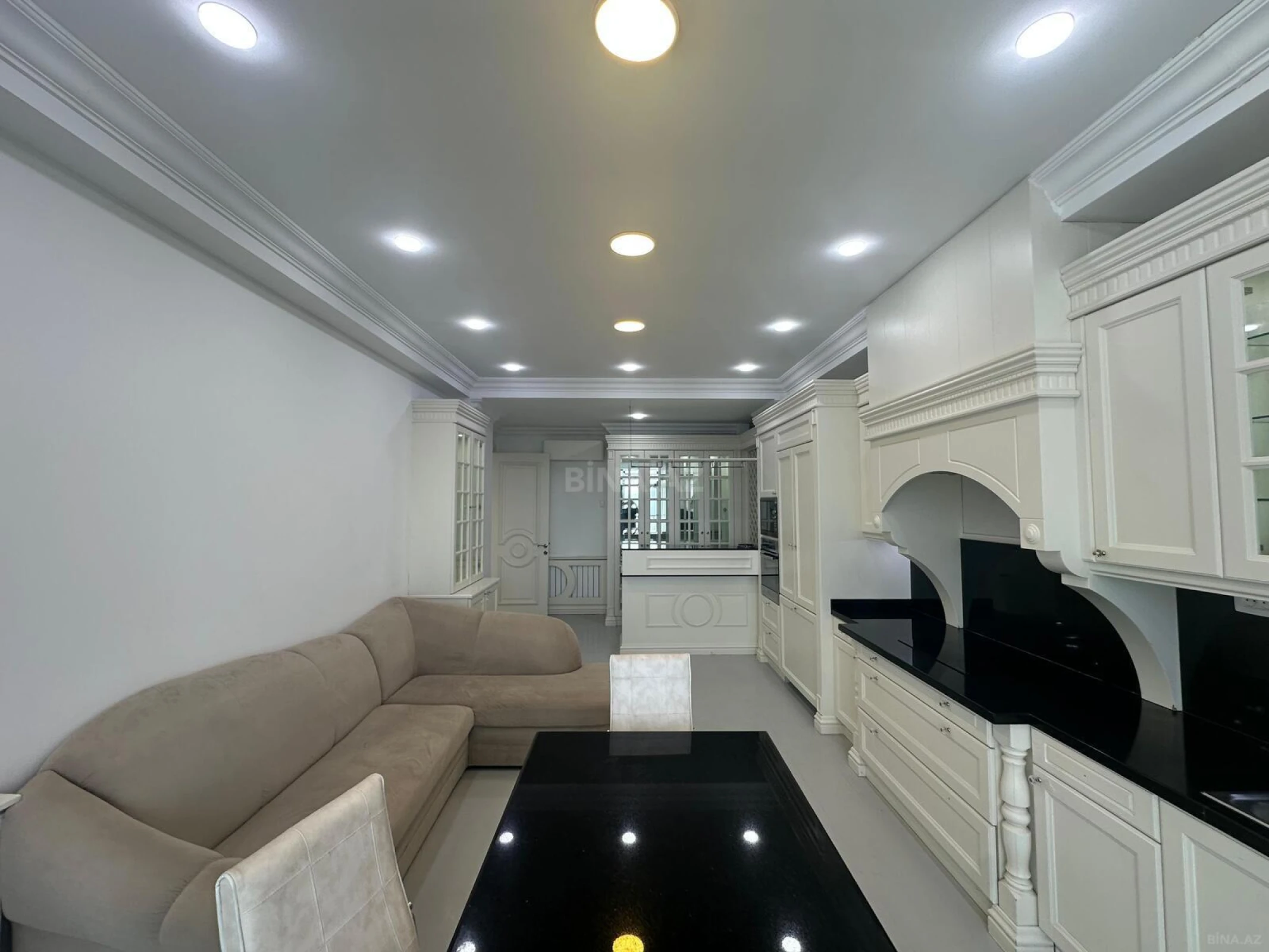 Kirayə verilir 4 otaqlı mənzil 268 m²