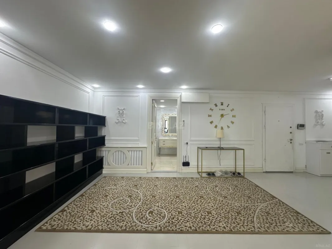 Kirayə verilir 4 otaqlı mənzil 268 m²