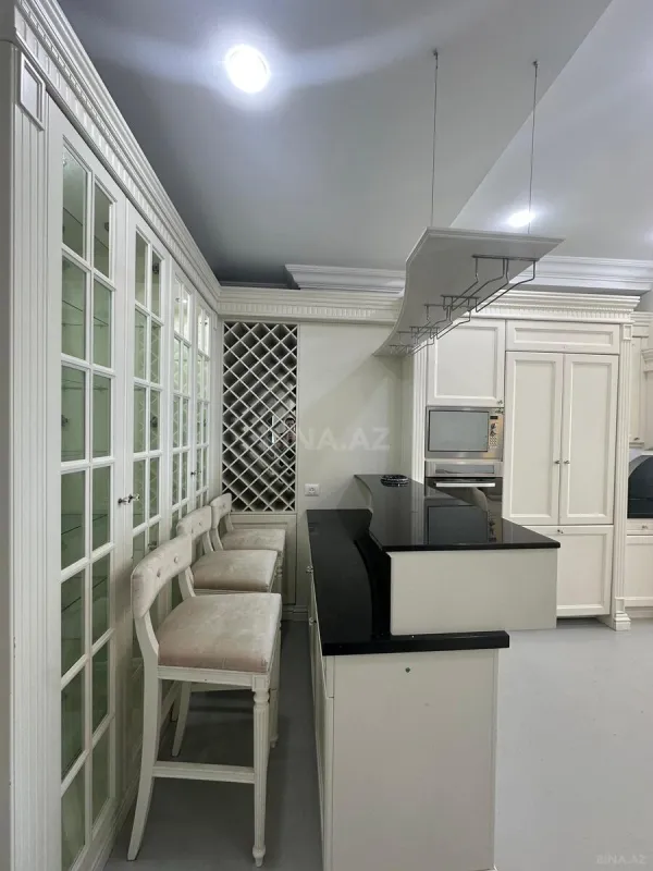 Kirayə verilir 4 otaqlı mənzil 268 m²