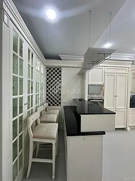 Kirayə verilir 4 otaqlı mənzil 268 m²