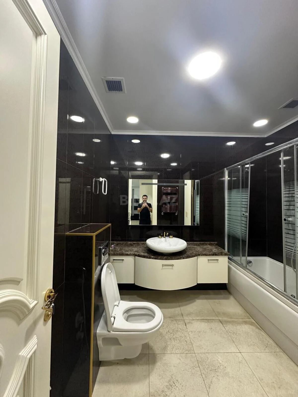 Kirayə verilir 4 otaqlı mənzil 268 m²