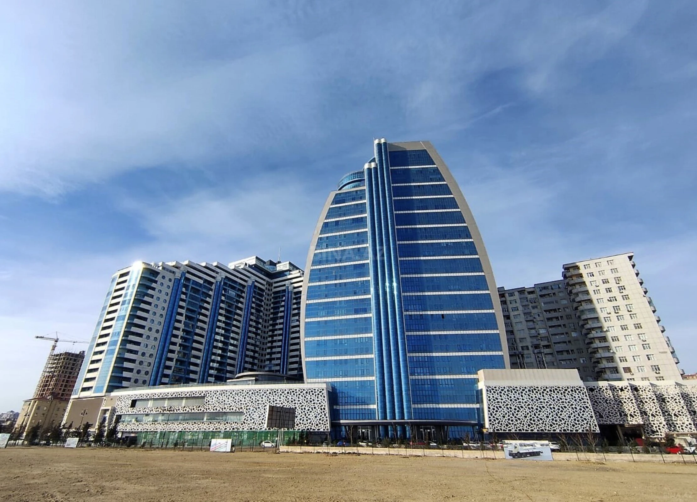 Kirayə verilir 4 otaqlı mənzil 268 m²