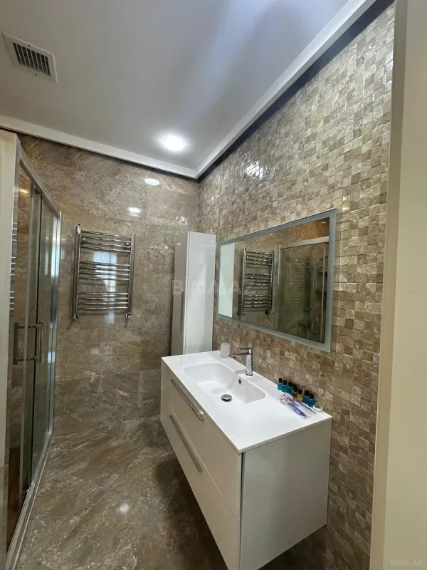 Kirayə verilir 4 otaqlı mənzil 268 m²