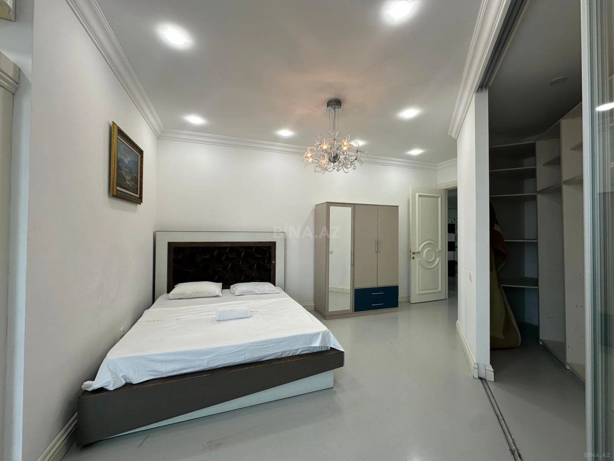 Kirayə verilir 4 otaqlı mənzil 268 m²