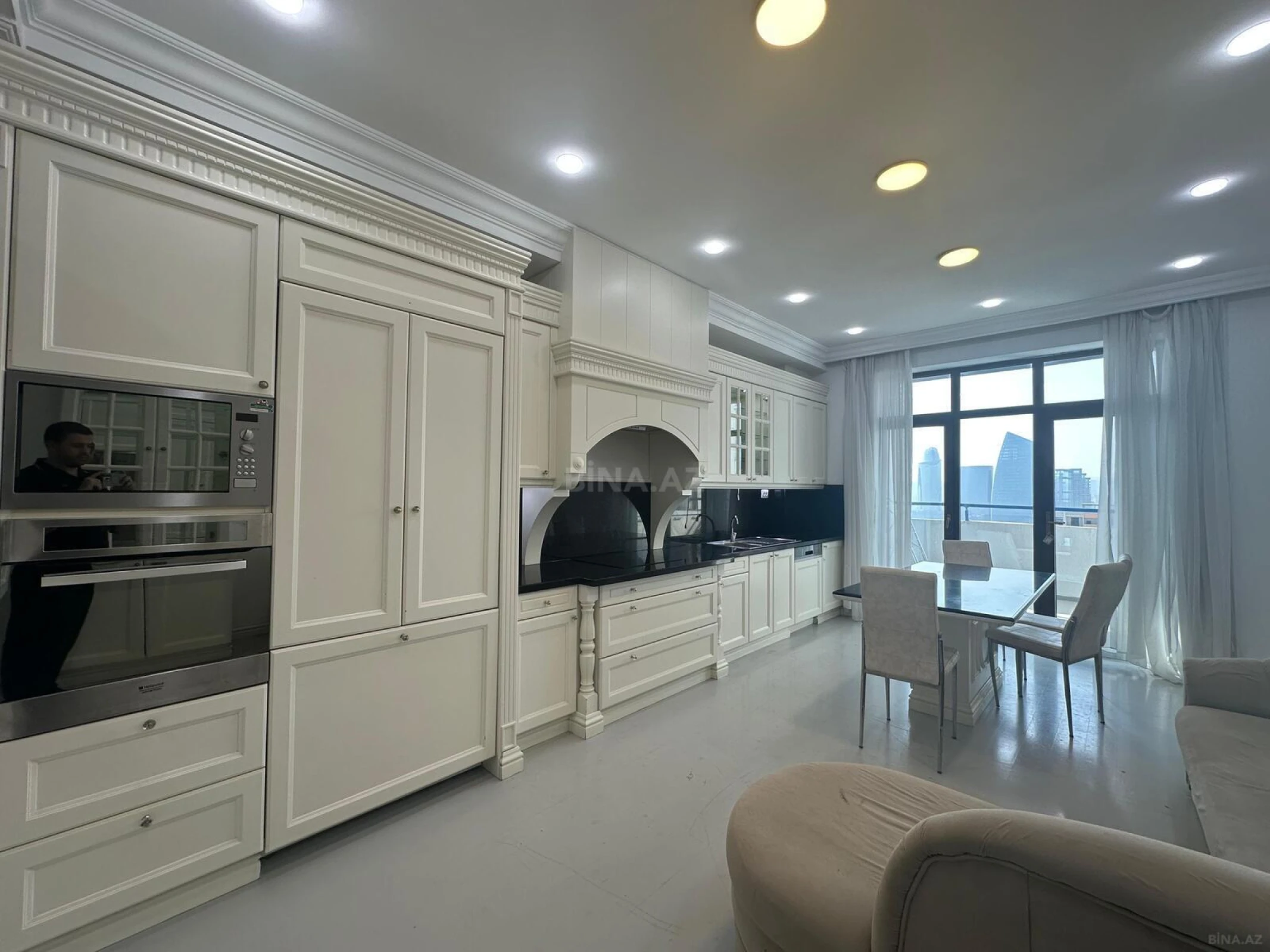 Kirayə verilir 4 otaqlı mənzil 268 m²