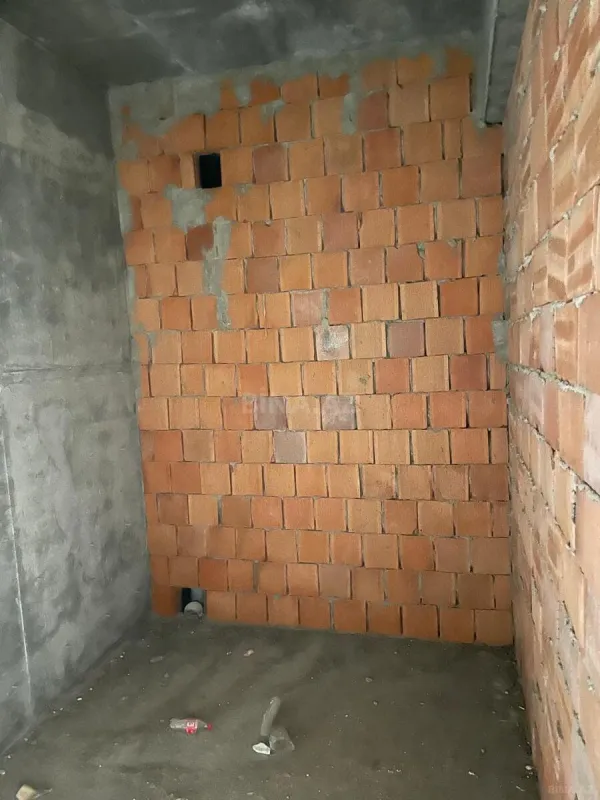 Satılır 2 otaqlı mənzil 76 m²