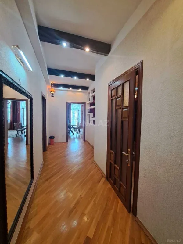 Kirayə verilir 4 otaqlı mənzil 160 m²