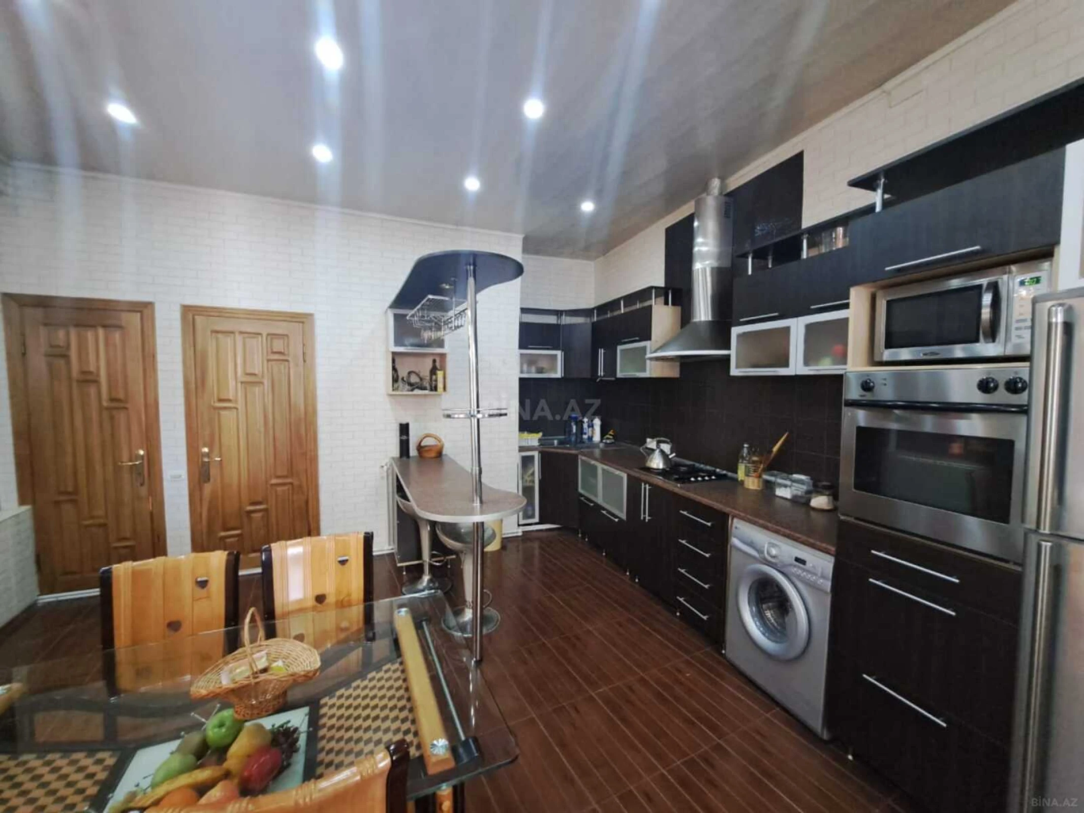 Kirayə verilir 4 otaqlı mənzil 160 m²