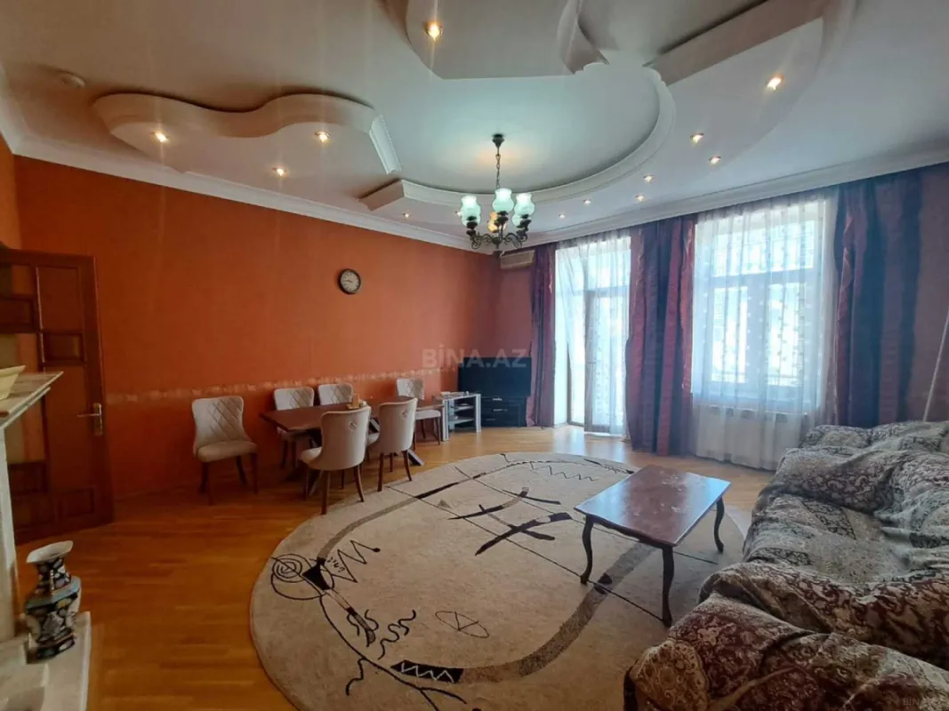 Kirayə verilir 4 otaqlı mənzil 160 m²