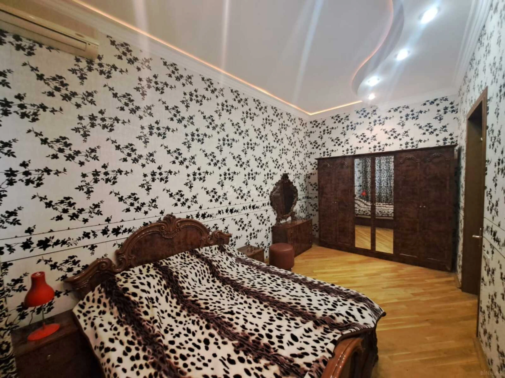 Kirayə verilir 4 otaqlı mənzil 160 m²