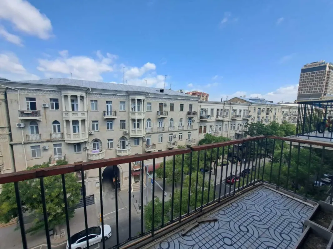 Kirayə verilir 4 otaqlı mənzil 160 m²