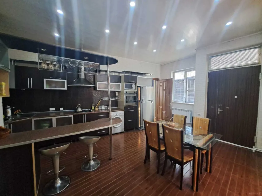 Kirayə verilir 4 otaqlı mənzil 160 m²