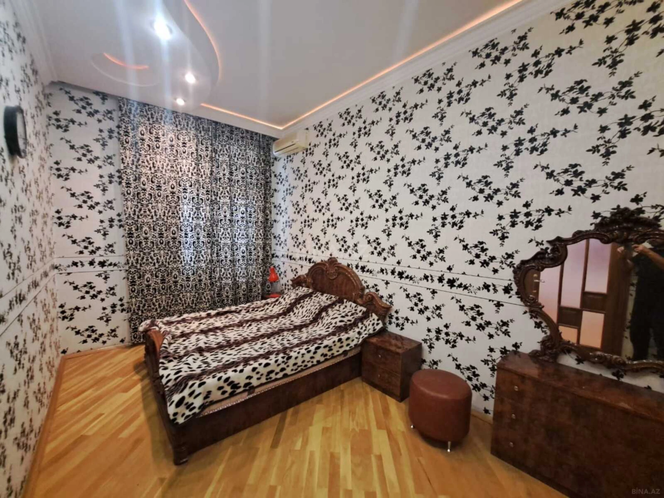 Kirayə verilir 4 otaqlı mənzil 160 m²