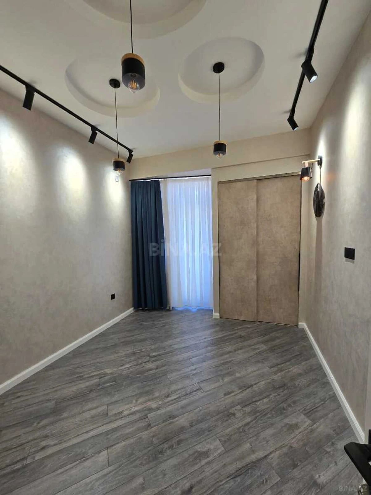 Satılır 3 otaqlı mənzil 464 m²