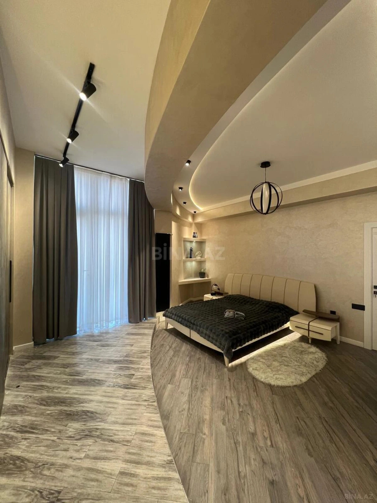 Satılır 3 otaqlı mənzil 464 m²