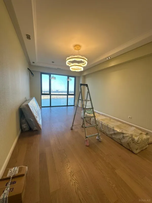 Satılır 4 otaqlı mənzil 120 m²