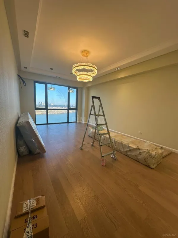 Satılır 4 otaqlı mənzil 120 m²