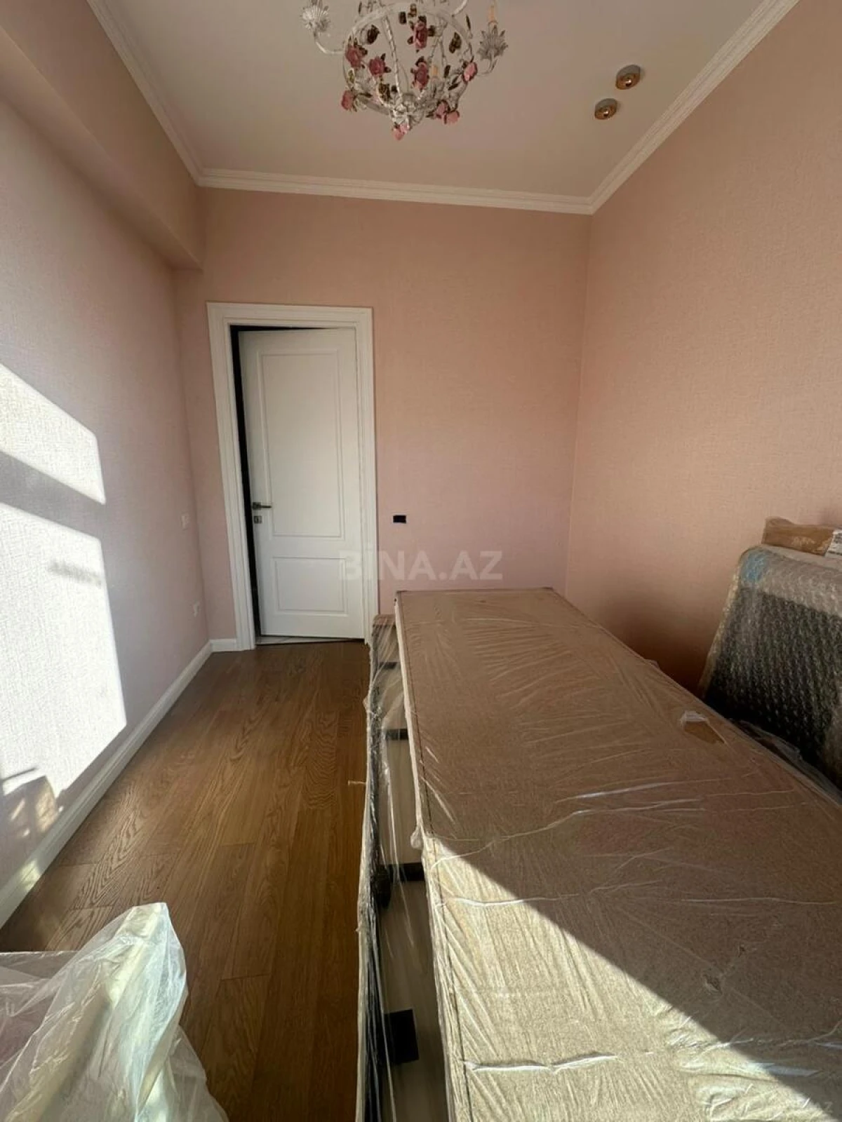 Satılır 4 otaqlı mənzil 120 m²