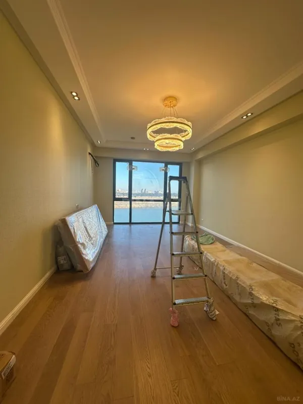 Satılır 4 otaqlı mənzil 120 m²